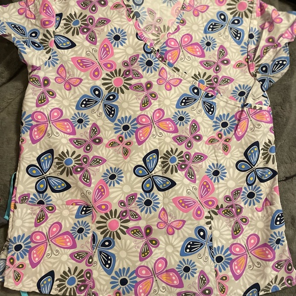 Scrub tops - Picture 5 of 16